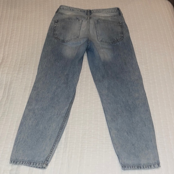 Light wash jeans - Picture 3 of 3